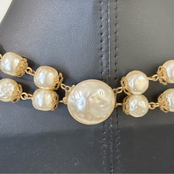 Vintage gold tone faux pearl double layer necklace - Picture 3 of 6